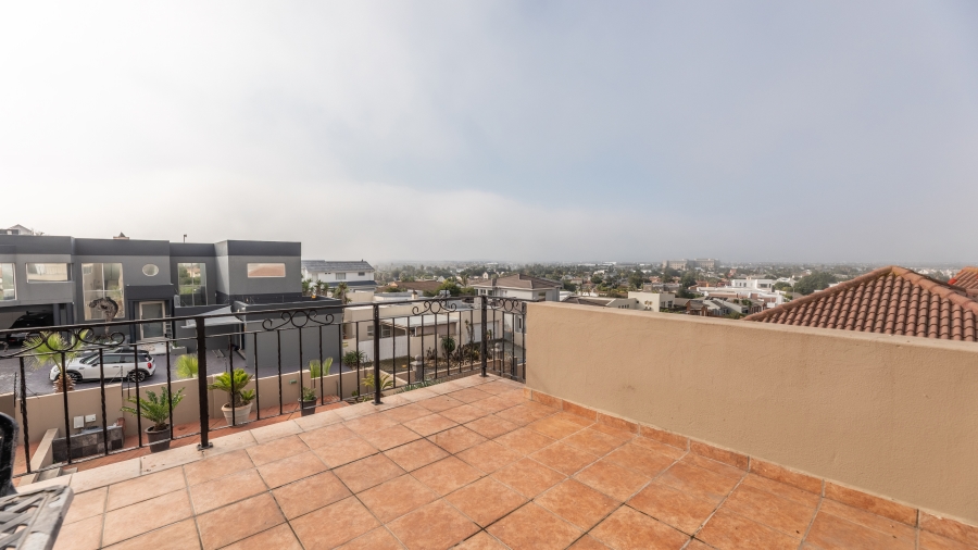 4 Bedroom Property for Sale in West Beach Western Cape
